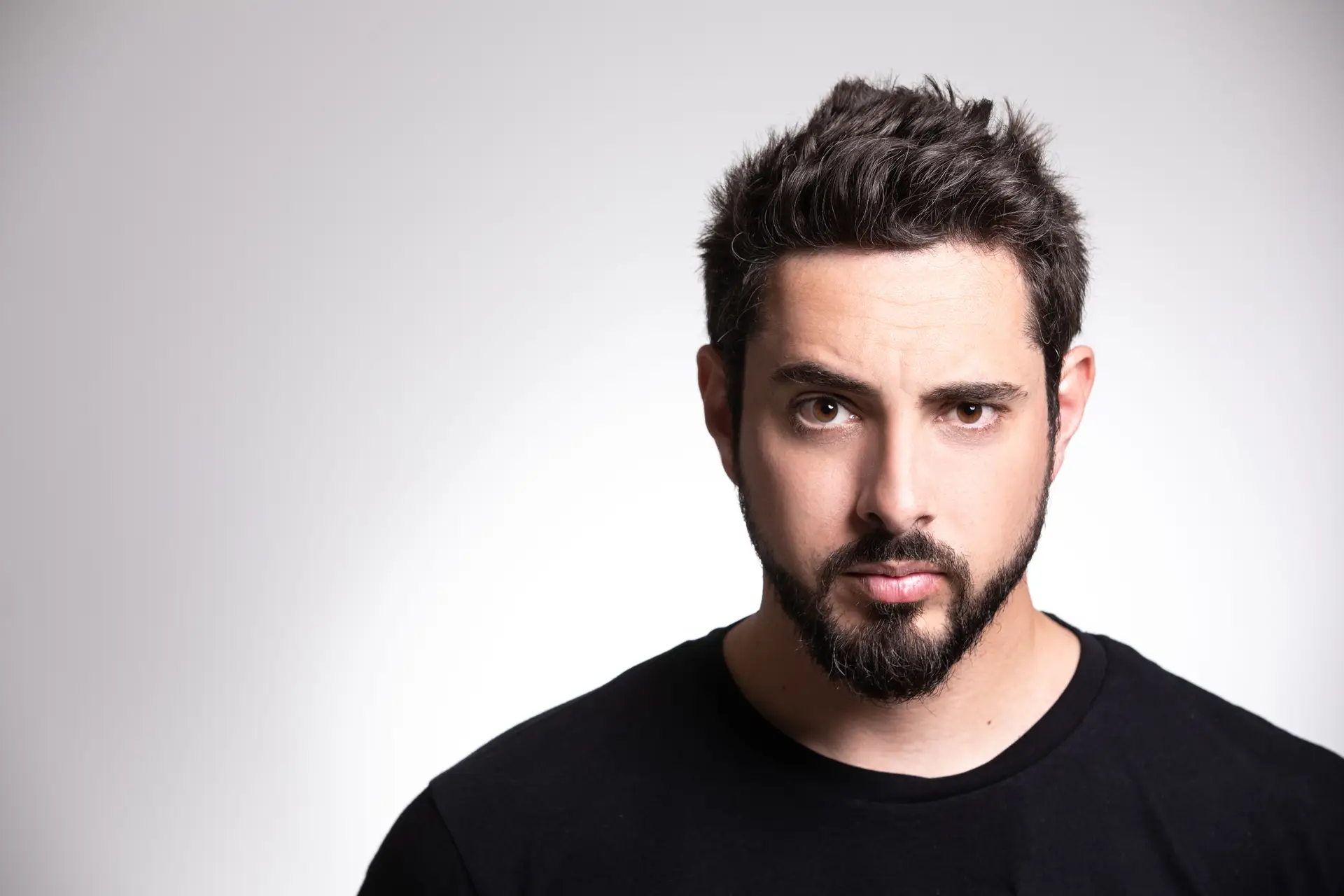 Agência de Diogo Batáguas recebeu 40 mil euros de autarquias em serviços e espetáculos